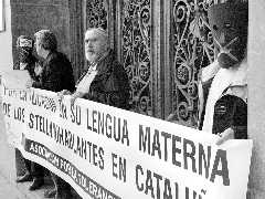 Manifestació contra la llengua catalana