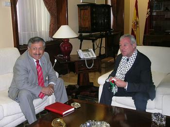 El President de Murcia (PP) amb la Kufiya